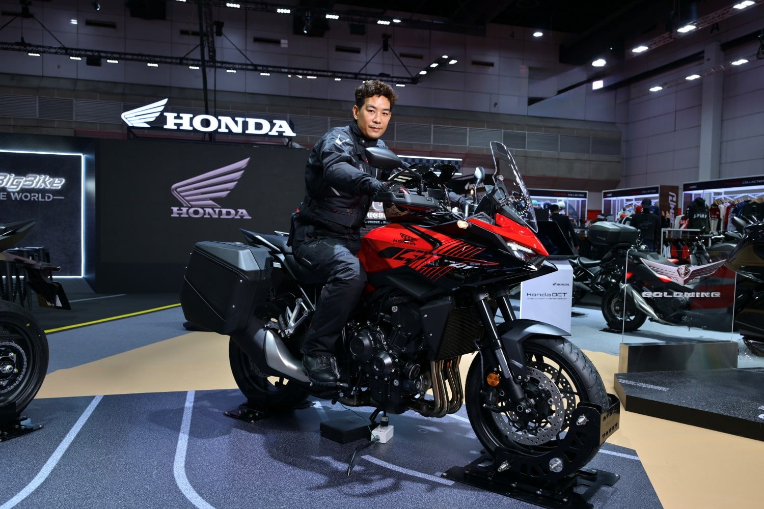 04 Big Motor Sale 2026-Event Ambient 02