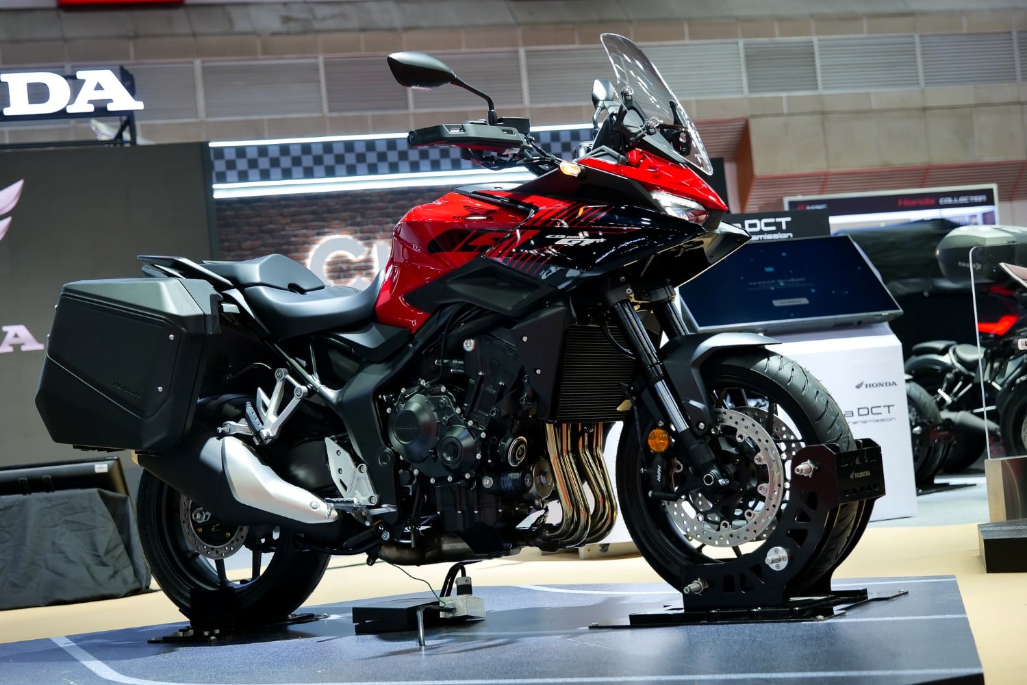07 Big Motor Sale 2026-Event Ambient 06