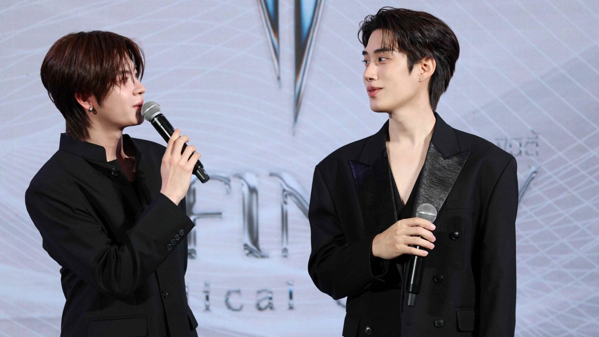 10. เติ้ล มติมันท์ และ เฟิร์สวัน วรรณกร