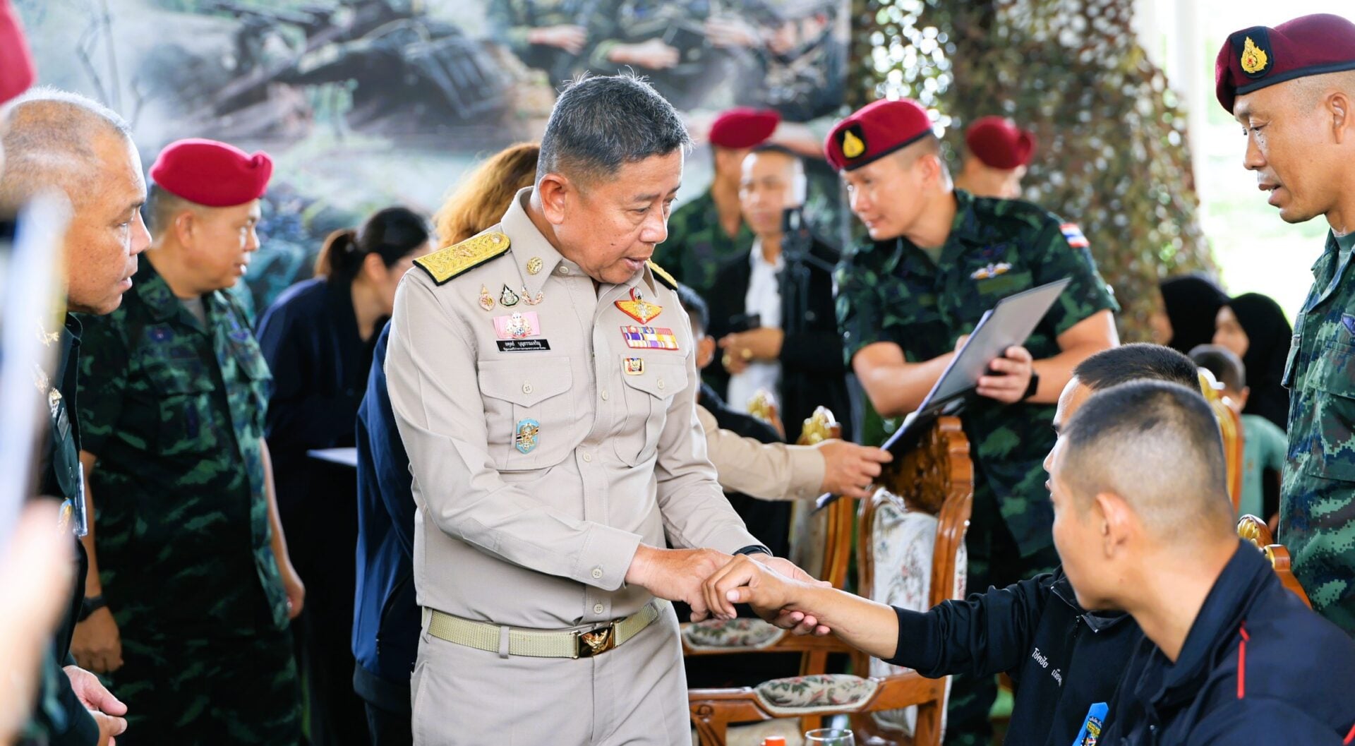 พลโท อดุลย์ บุญธรรมเจริญ รัฐมนตรีว่าการกระทรวงกลาโหม พลโท อดุลย์ บุญธรรมเจริญ รัฐมนตรีว่าการกระทรวงกลาโหม