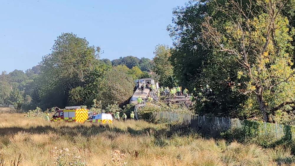 Eyewitness captures emergency services and the train derailed in East Sussex, England