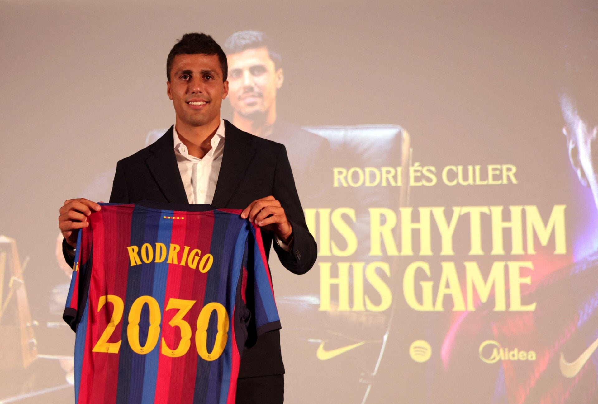 Barcelona unveil Rodri