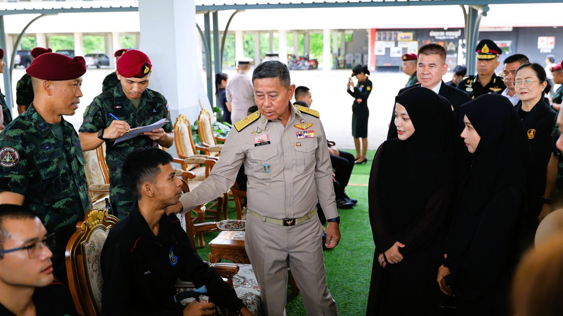 พลโท อดุลย์ บุญธรรมเจริญ รัฐมนตรีว่าการกระทรวงกลาโหม พลโท อดุลย์ บุญธรรมเจริญ รัฐมนตรีว่าการกระทรวงกลาโหม