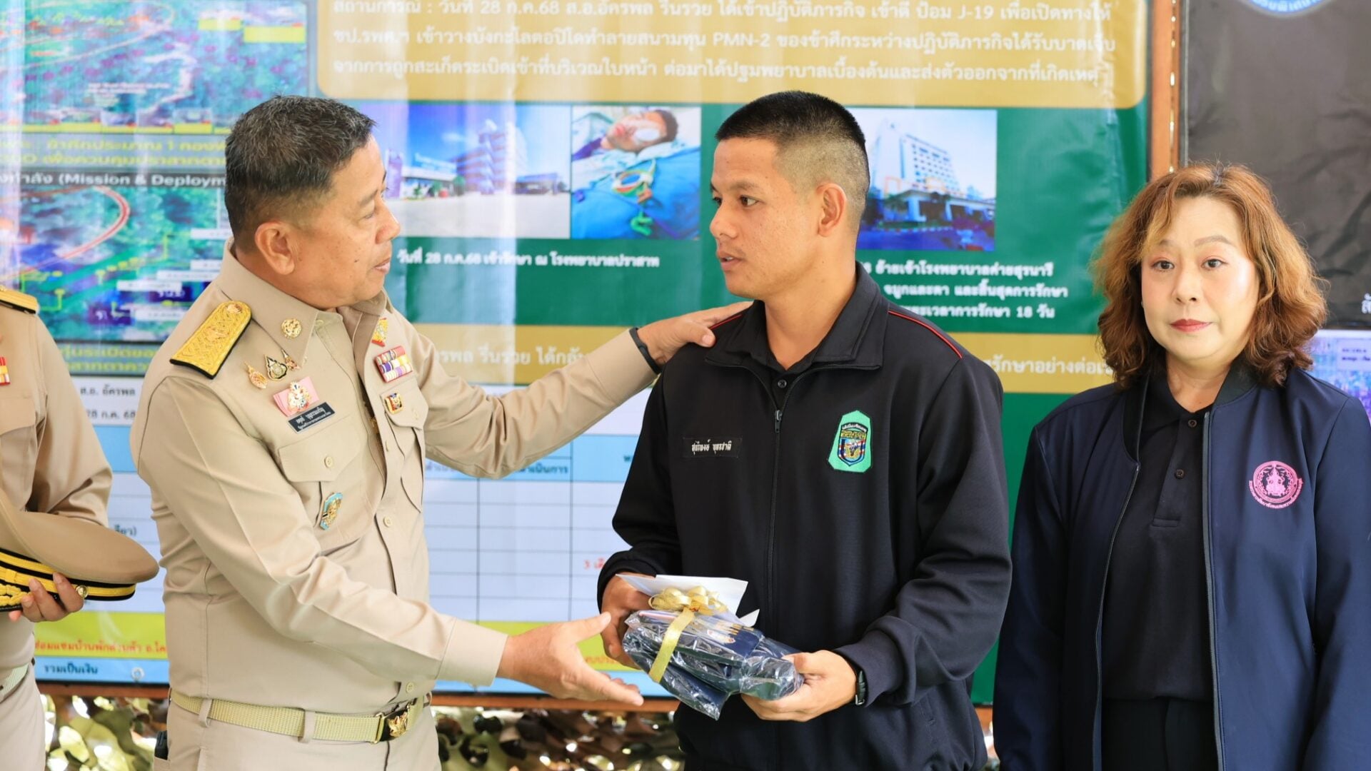 พลโท อดุลย์ บุญธรรมเจริญ รัฐมนตรีว่าการกระทรวงกลาโหม พลโท อดุลย์ บุญธรรมเจริญ รัฐมนตรีว่าการกระทรวงกลาโหม