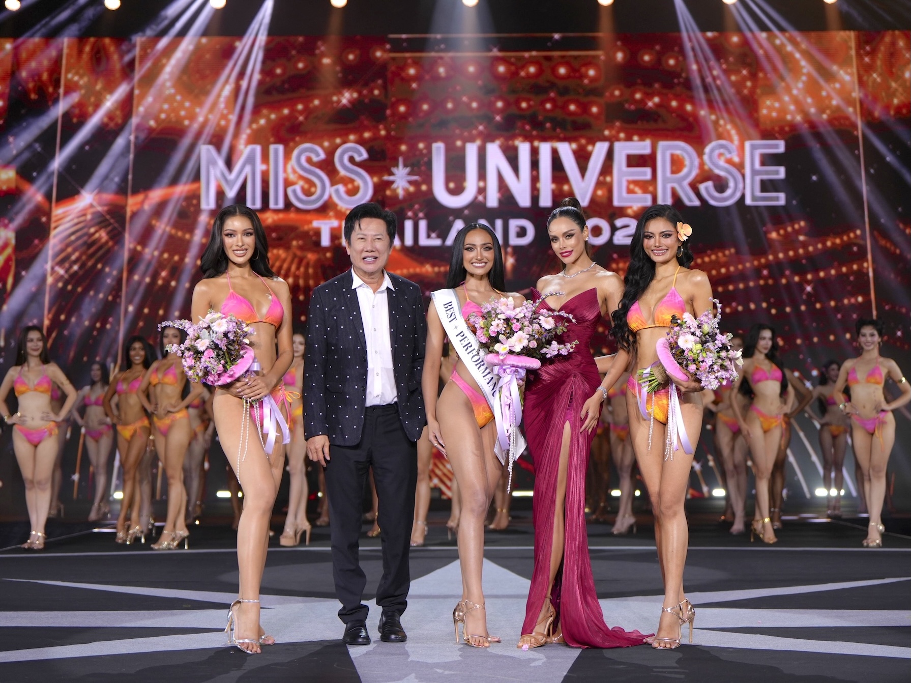 Best Performance_6(บอสณวัฒน์ วีนา แสดงความยินดี)