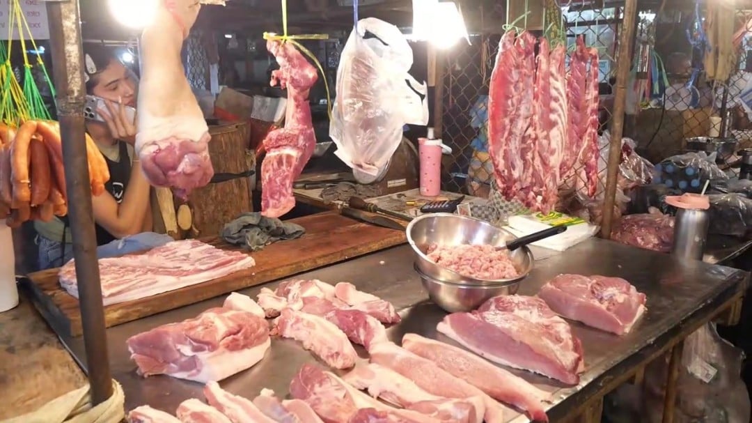 ตรัง หมู-ไข่ไก่พุ่งรับสารทจีน ชาวตรังอ่วมค่าครองชีพ - frame at 1m21s
