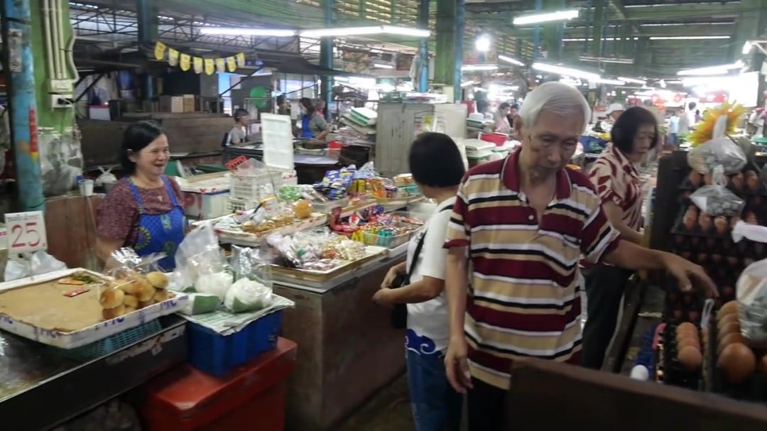 ตรัง หมู-ไข่ไก่พุ่งรับสารทจีน ชาวตรังอ่วมค่าครองชีพ - frame at 3m3s