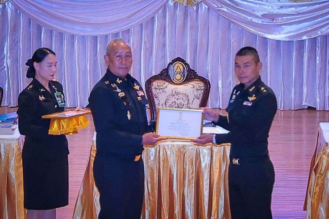 1525647