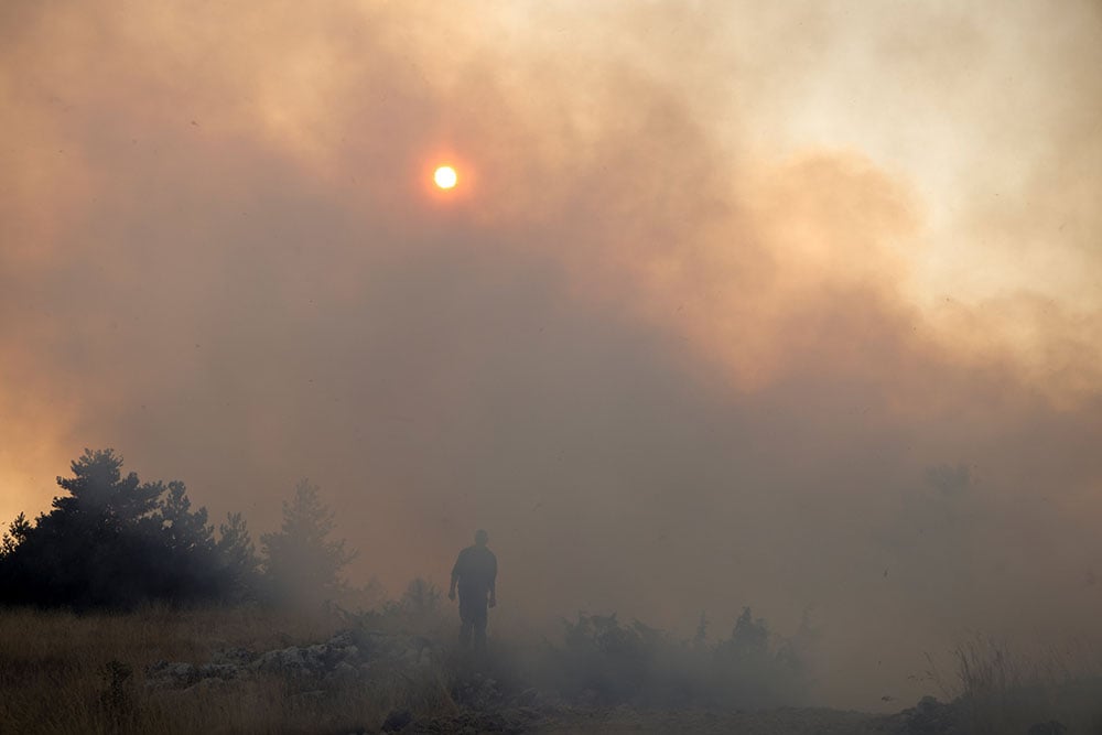 2026-09-07T185952Z_168219140_RC2GENATQX7F_RTRMADP_3_EUROPE-WEATHER-BOSNIA-WILDFIRE