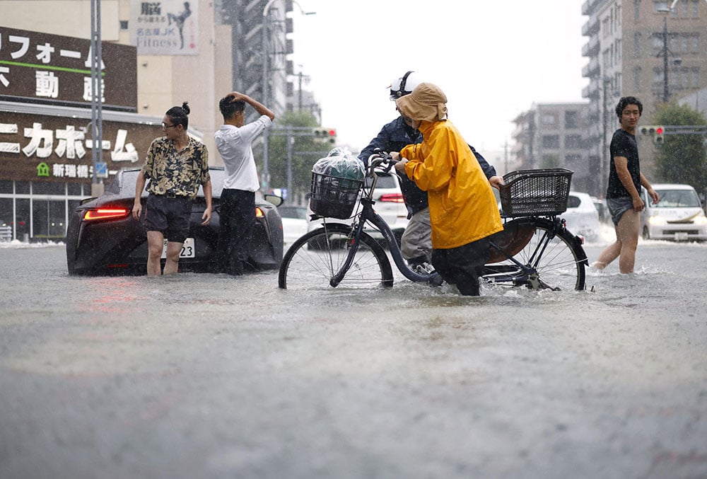 2026-09-08T104008Z_1946958012_RC2YENAYQC57_RTRMADP_3_ASIA-WEATHER-JAPAN-(1)