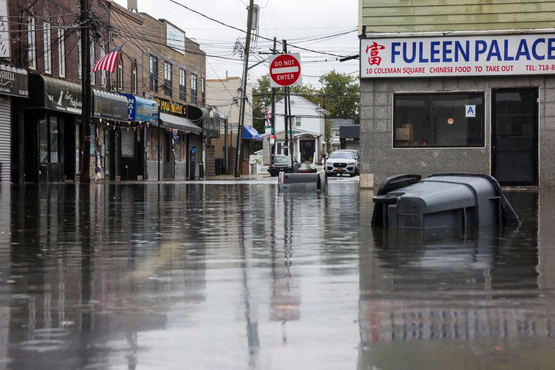 Nor'easter batters US Northeast Coast
