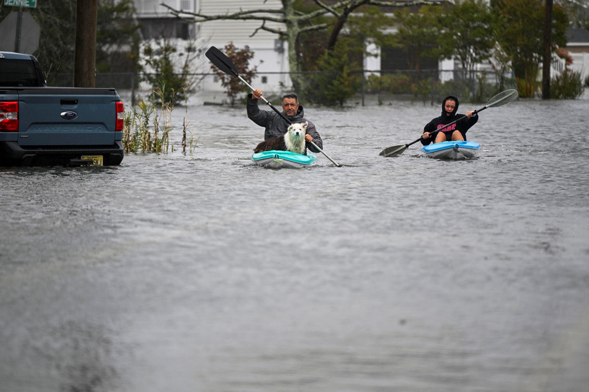 Nor'easter batters U.S. Northeast Coast