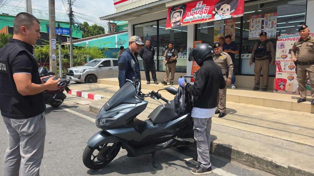 2233