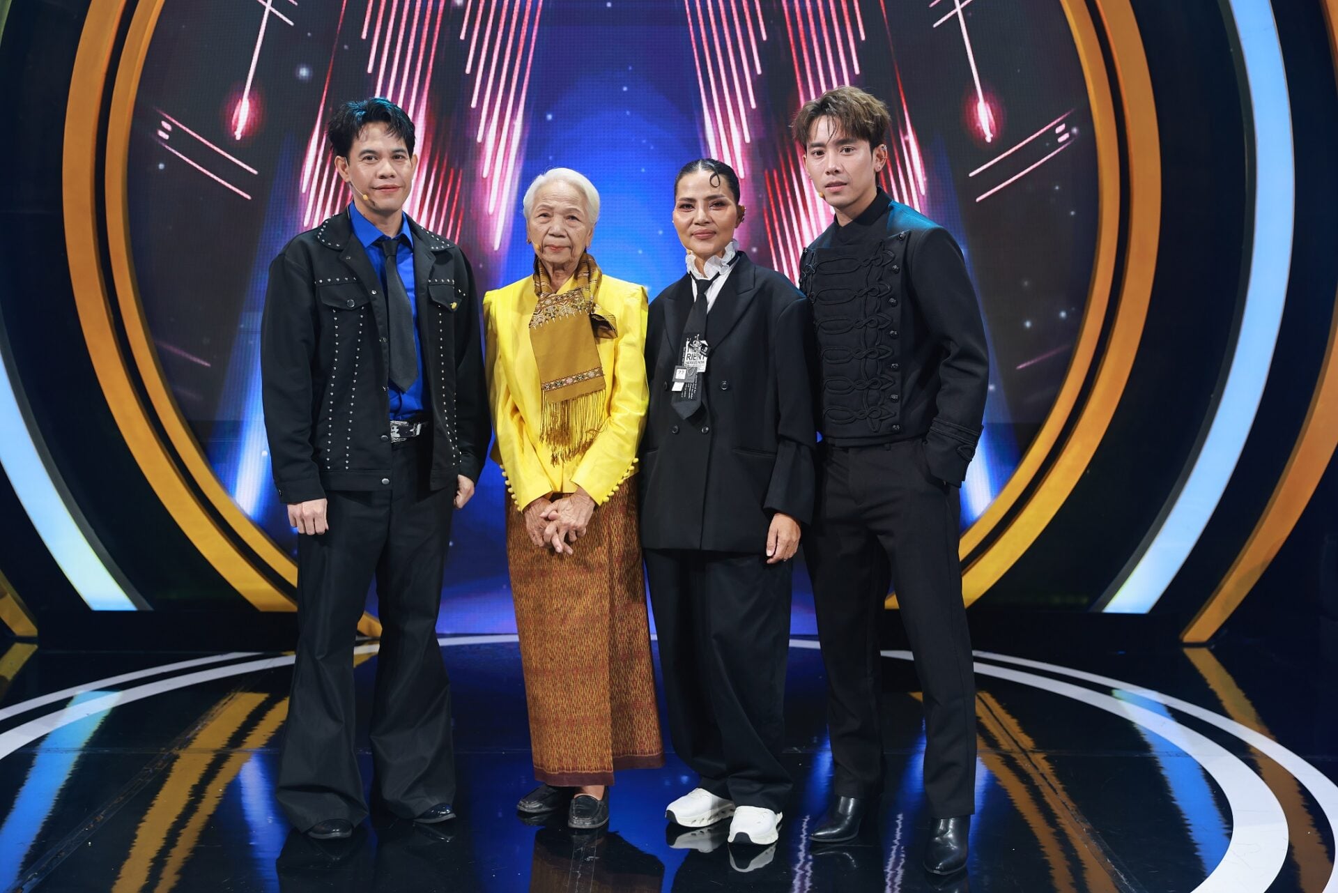 4.บัลลังก์หมอลำ 17กย-แม่ครูบุญช่วง เด่นดวง มาทำหน้าที่กรรมการผู้ทรงคุณวุฒิ