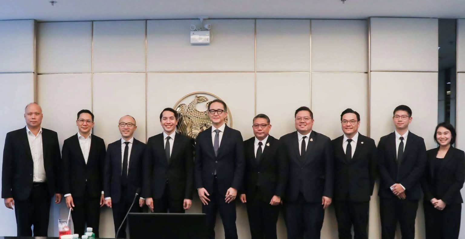 ดร.สันติธาร เสถียรไทย ดร.สันติธาร เสถียรไทย