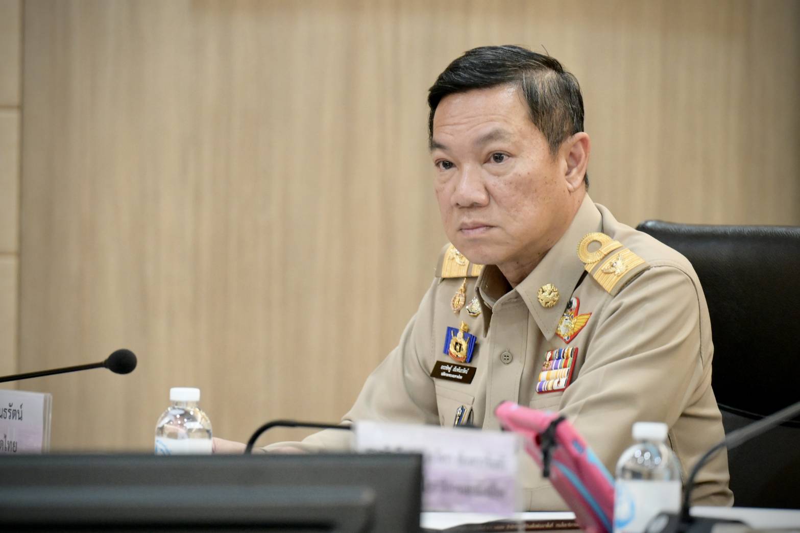 464745