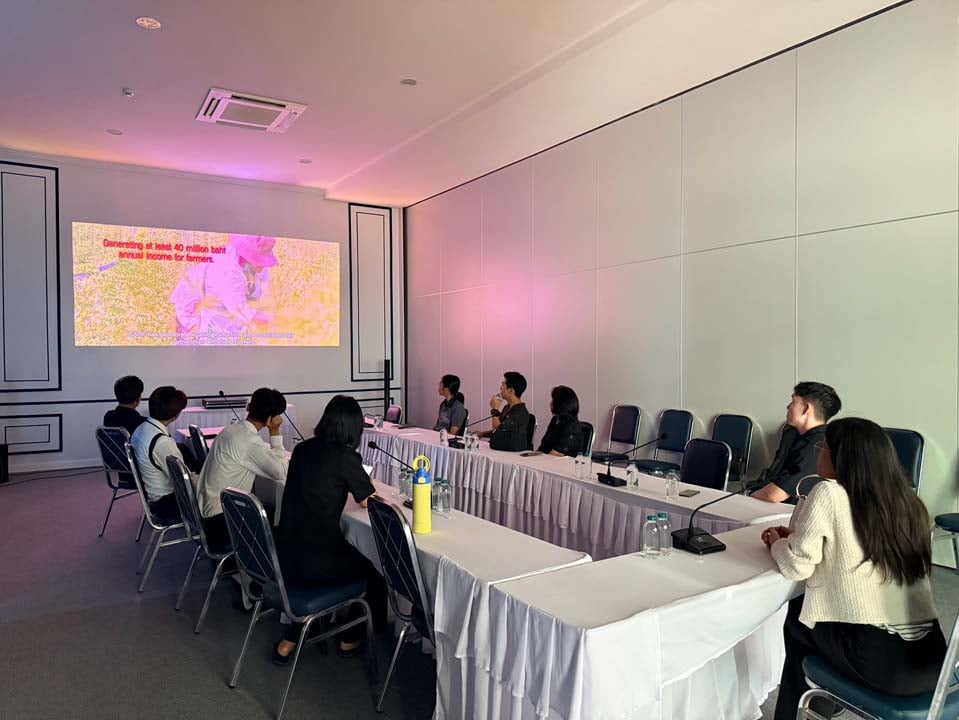 LINE_ALBUM_Prof.Yoshihiro Hayakawa + อ. คณะเภสัช อุบล 1.09.69_260903_4_0