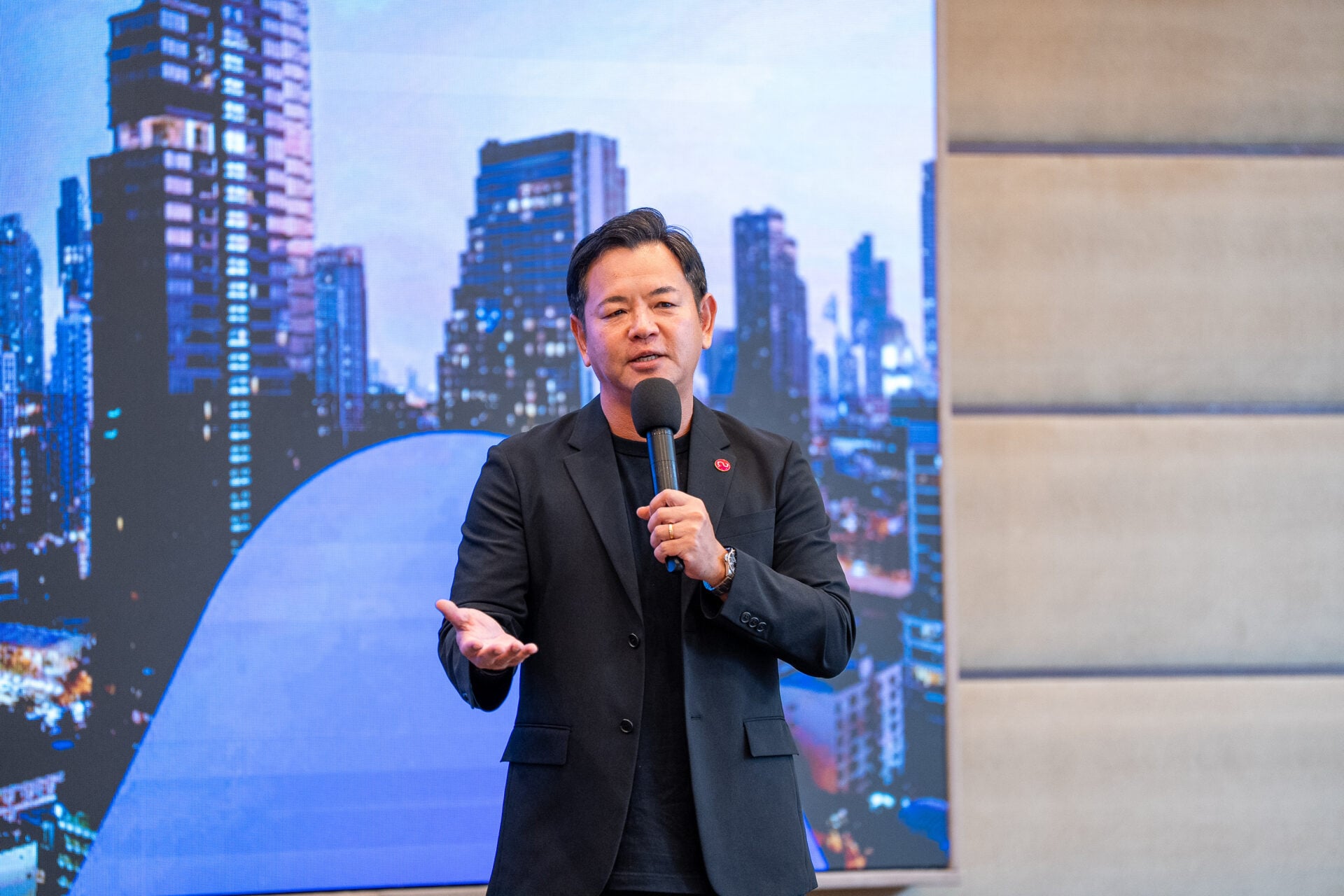 Mr. Jun Hashimoto, Country Representative, Fujitsu (Thailand) Co., Ltd