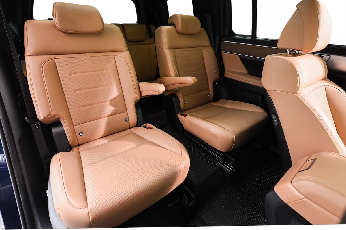 The all-new Hyundai SANTA FE Hybrid with HTRAC AWD_5
