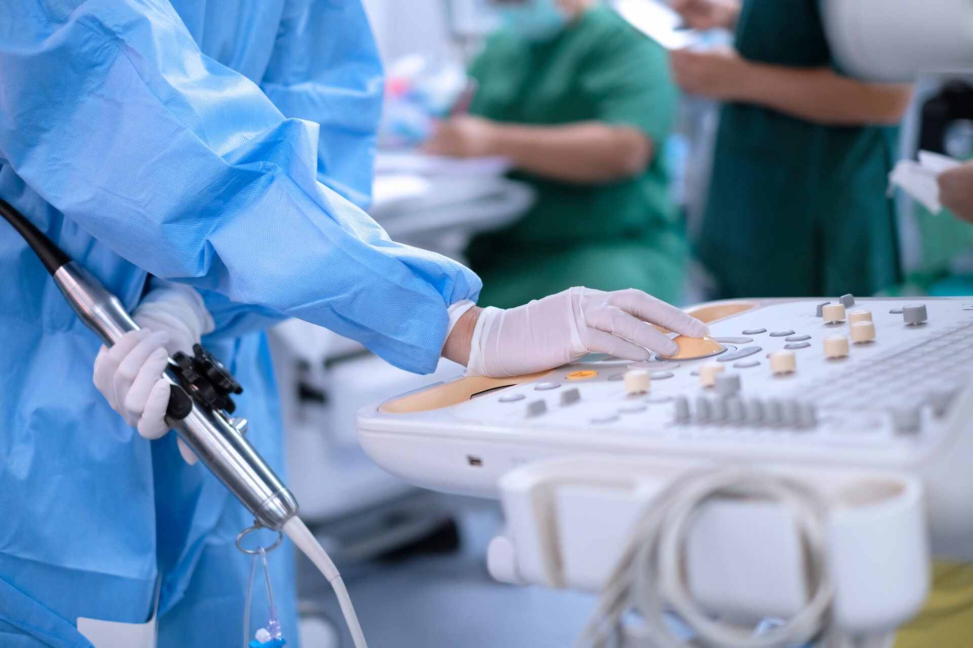 Cardiologist,Holding,Transesophageal,Ultrasound,Probe,And,Use,Echocardiogram,To,Assessment