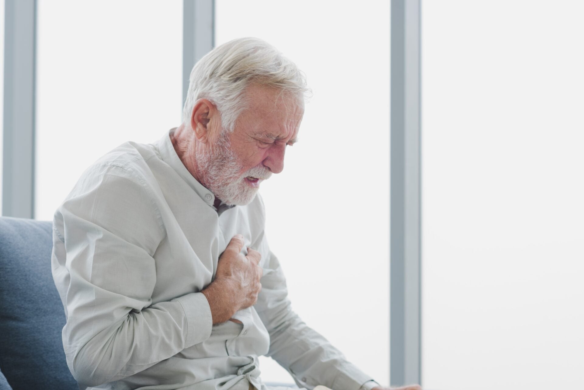 Senior,Elderly,Man,In,Casual,Outfit,Get,Heart,Attack,With