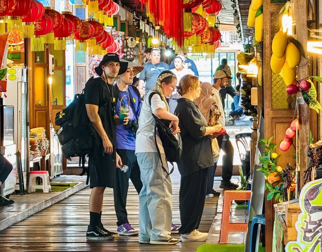 ทหารเที่ยวตลาดน้ำ (10)