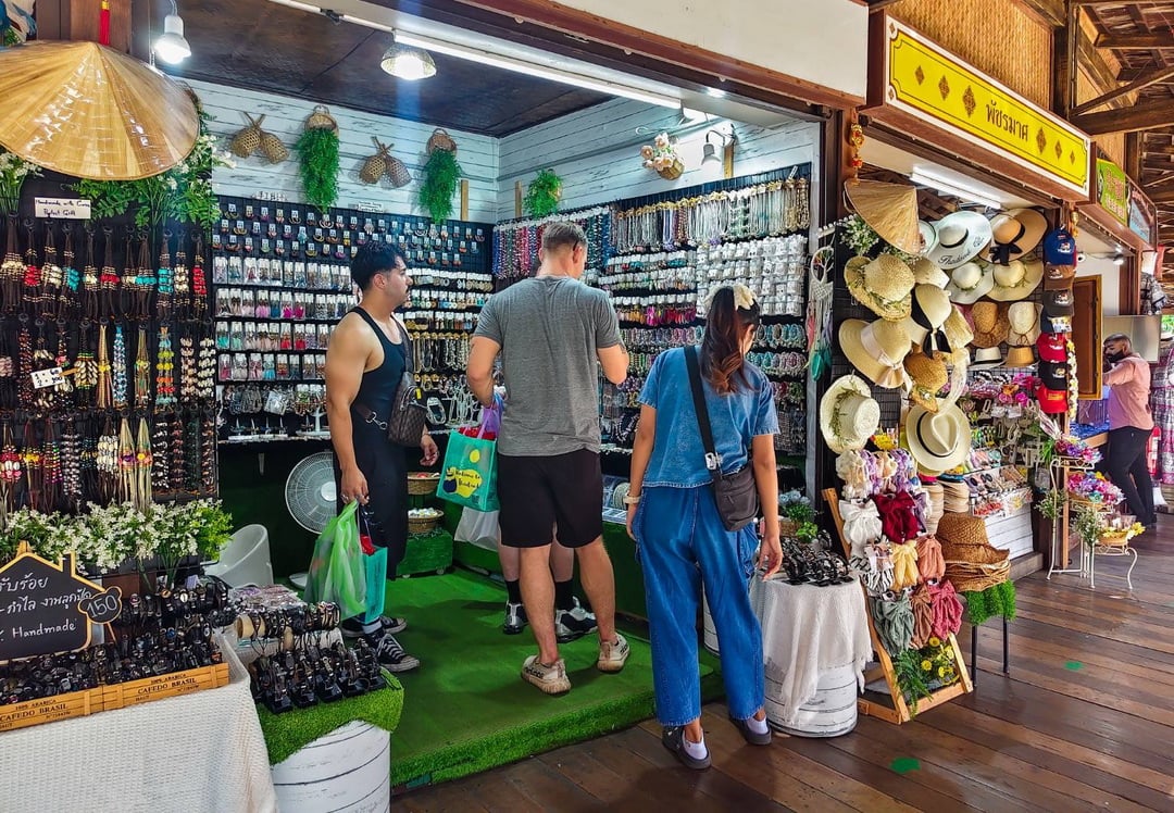 ทหารเที่ยวตลาดน้ำ (7)