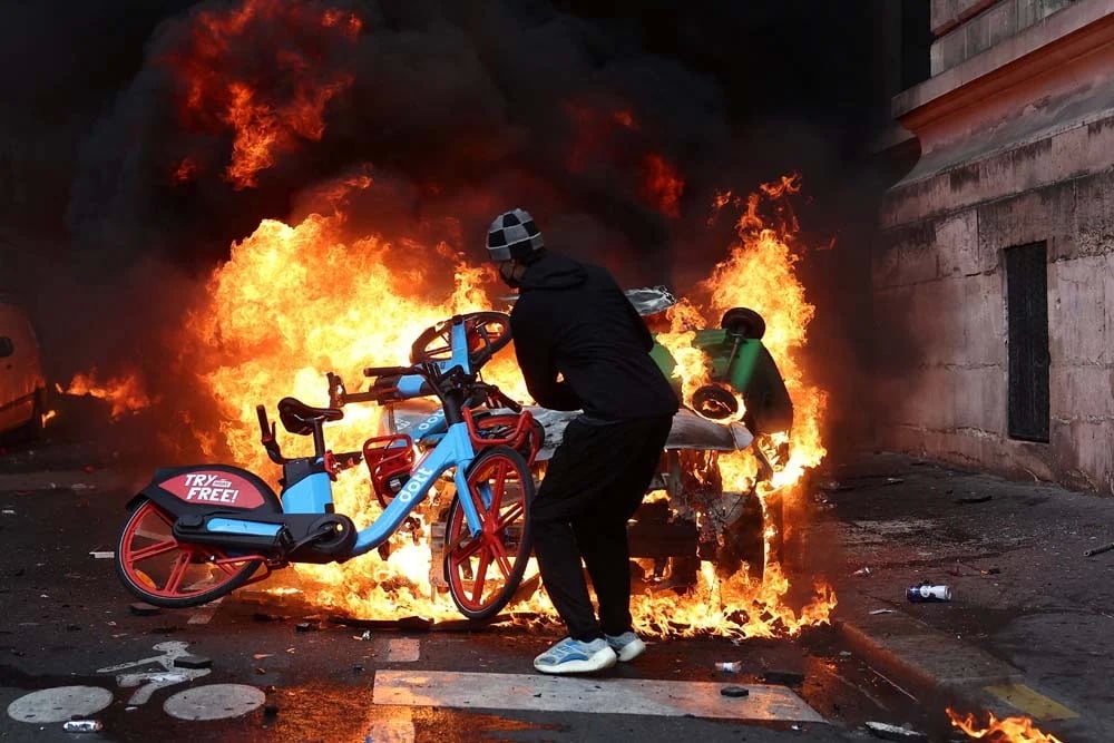 2026-10-17T184826Z_1826138708_RC225OA65YV3_RTRMADP_3_FRANCE-PROTEST