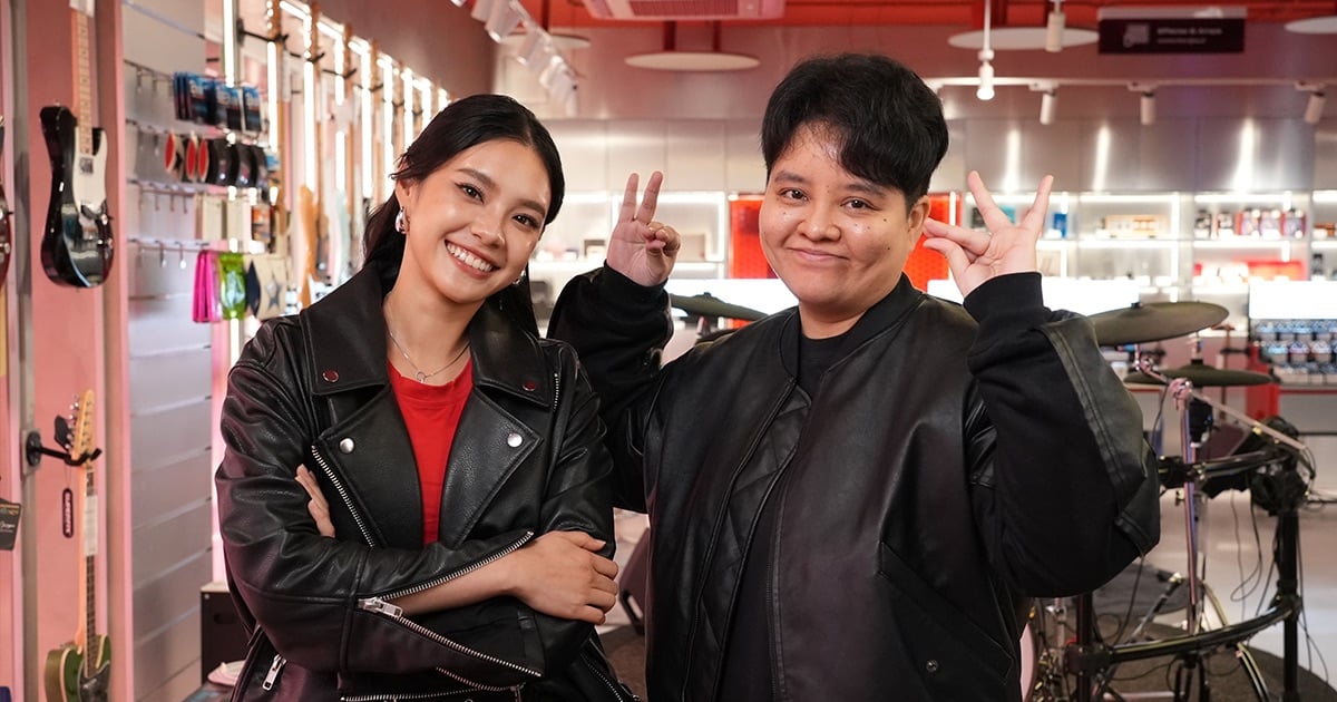 คุณเฌอปราง อารีย์กุล (ซ้าย) และ คุณอรวี พินิจสารภิรมย์ (ขวา)