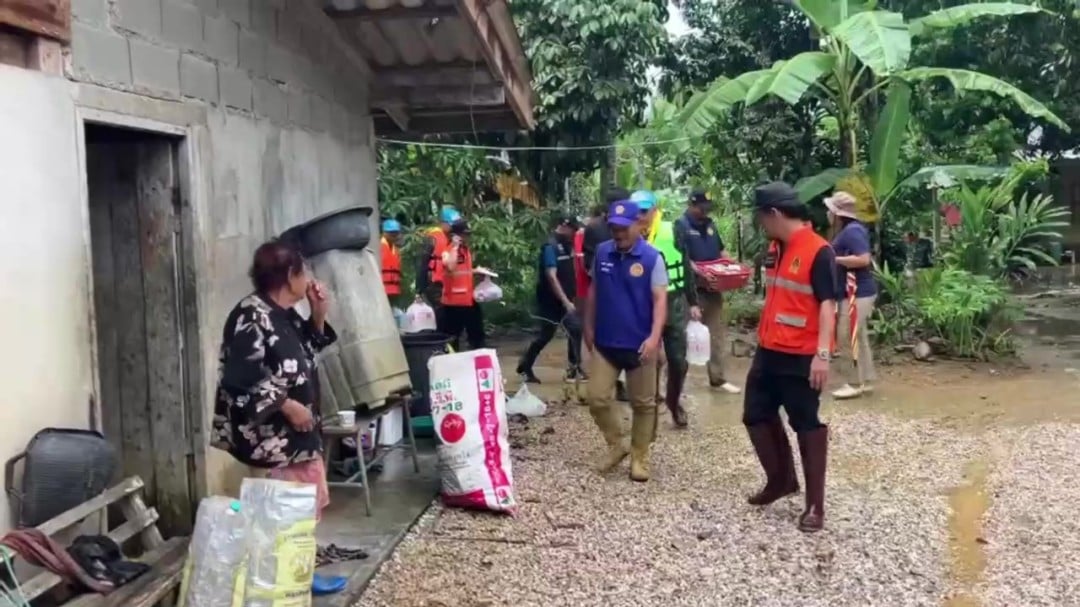 ตรัง เฝ้าระวังน้ำท่วมฉับพลัน น้ำป่าไหลหลาก หลังฝนตกต่อเนื่อง - frame at 1m10s
