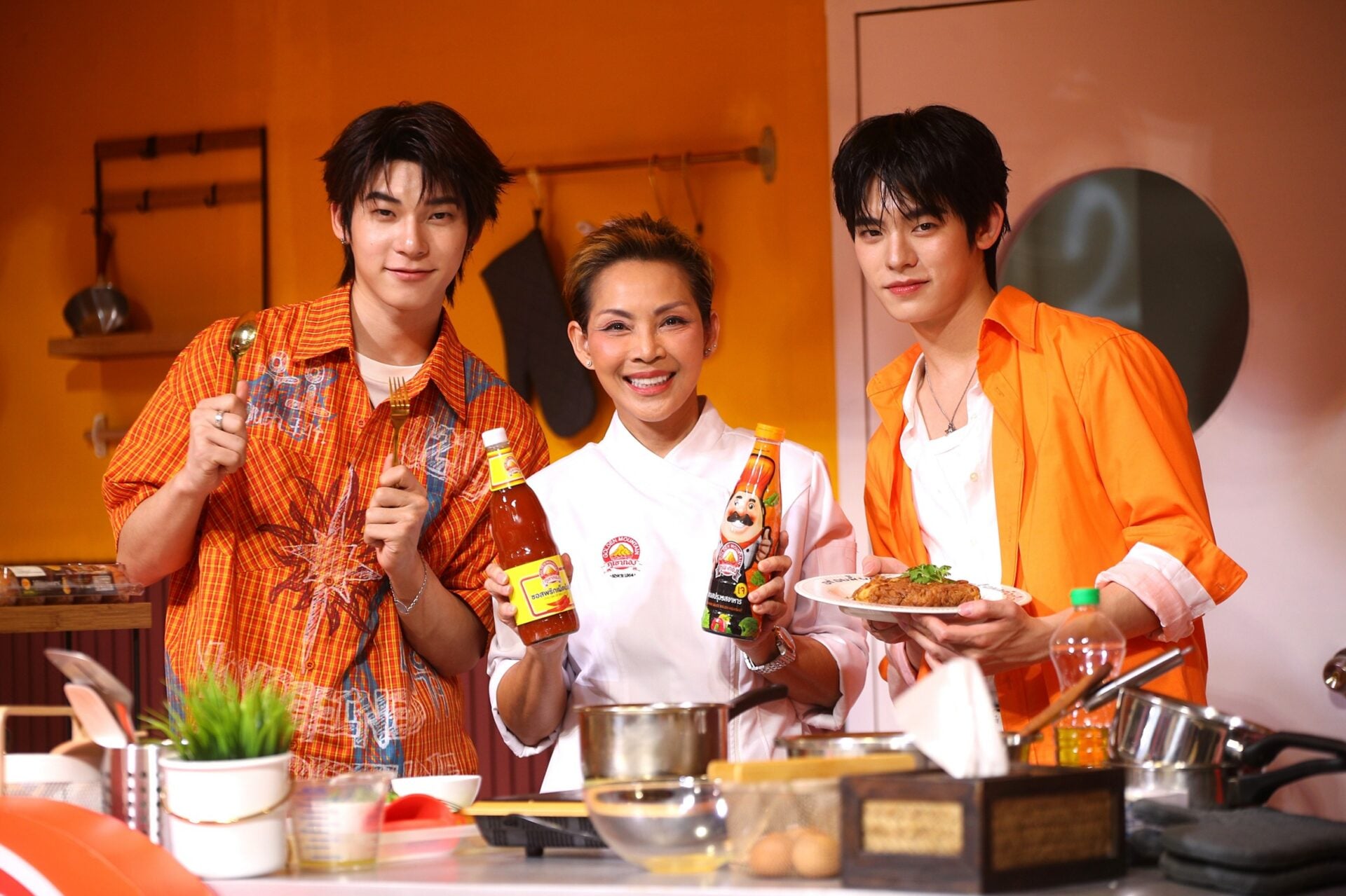 ภูเขาทอง Lucky Fan-คู่หูแสนอร่อย x TEETEEPOR 1