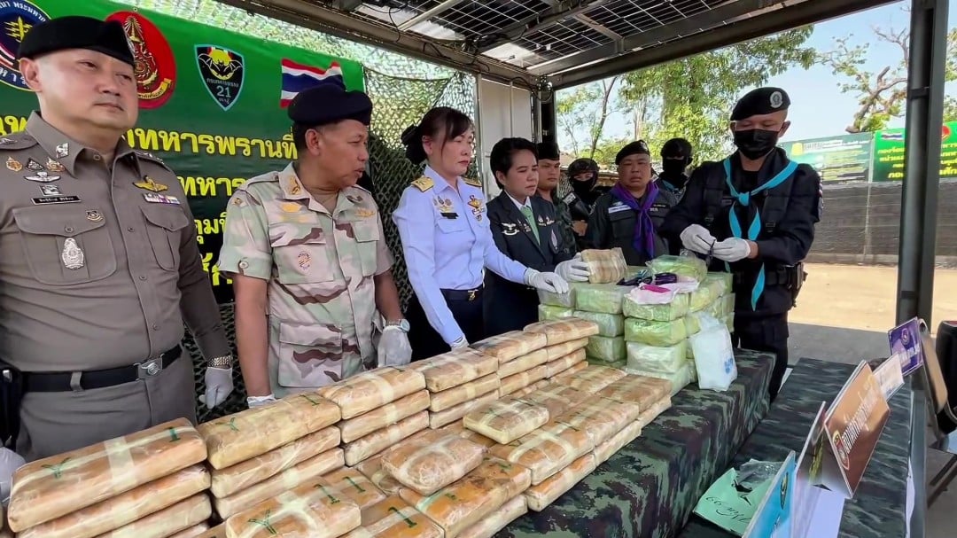 หนองคาย24ตค69ทหารพรานยึดยาบ้า4แสนเม็ดไอซ์50กก - frame at 2m19s